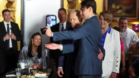 Reuters A diner takes a selfie with President Joe Biden at a Mexican restaurant in Las Vegas, Nevada. Photo: 17 July 2024