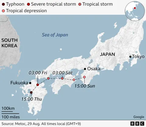 Map of the predicted path of Typhoon Shanshan, showing it will travel northwest across Japan for the next few days and be just south of Osaka by Sunday afternoon. 