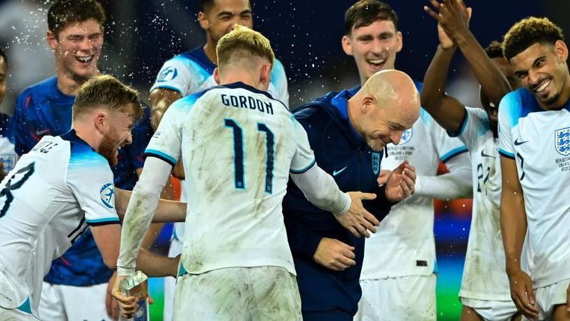 England Under 21s celebrate with manager Lee Carsley after winning the European Championship final in 2023