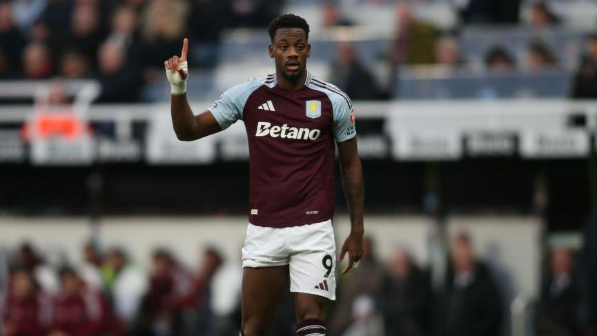 Jhon Duran in action for Aston Villa